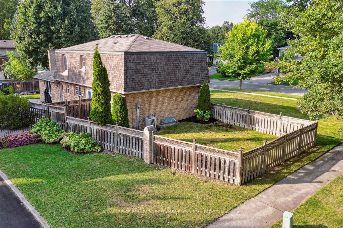 2036 Kawartha Cres