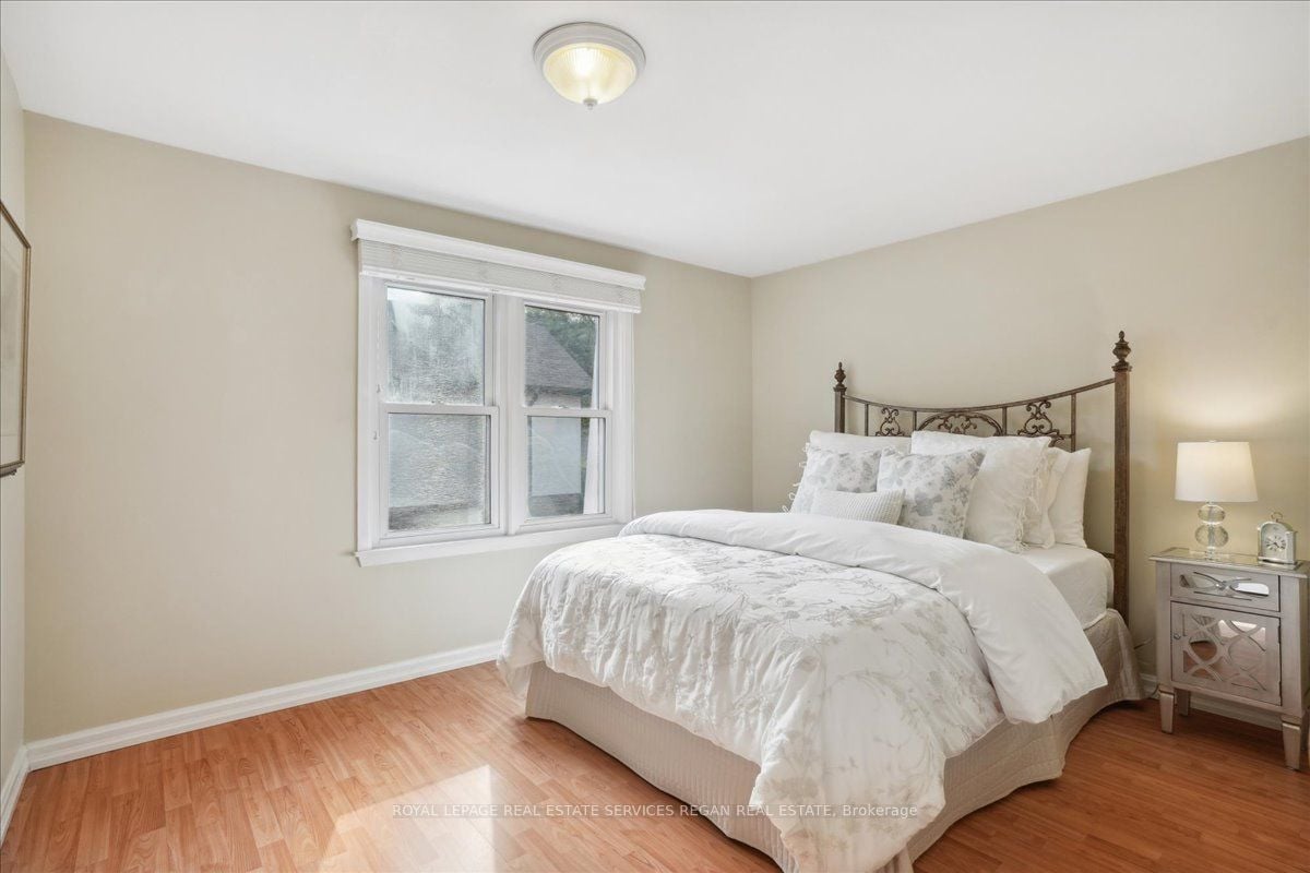 2036 Kawartha Cres