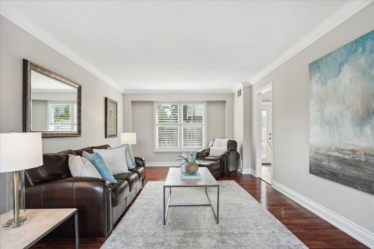 2036 Kawartha Cres
