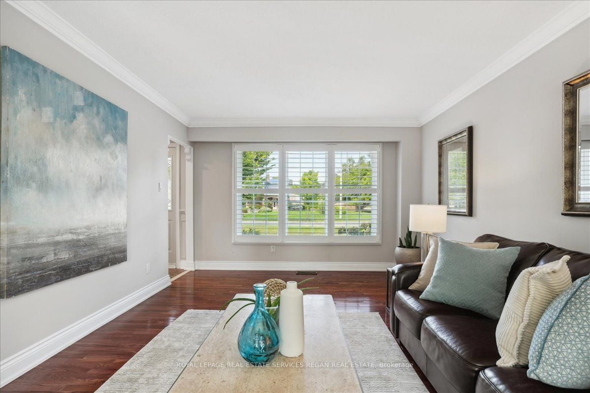 2036 Kawartha Cres