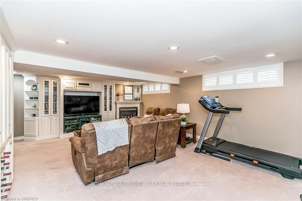 5 Melville Cres