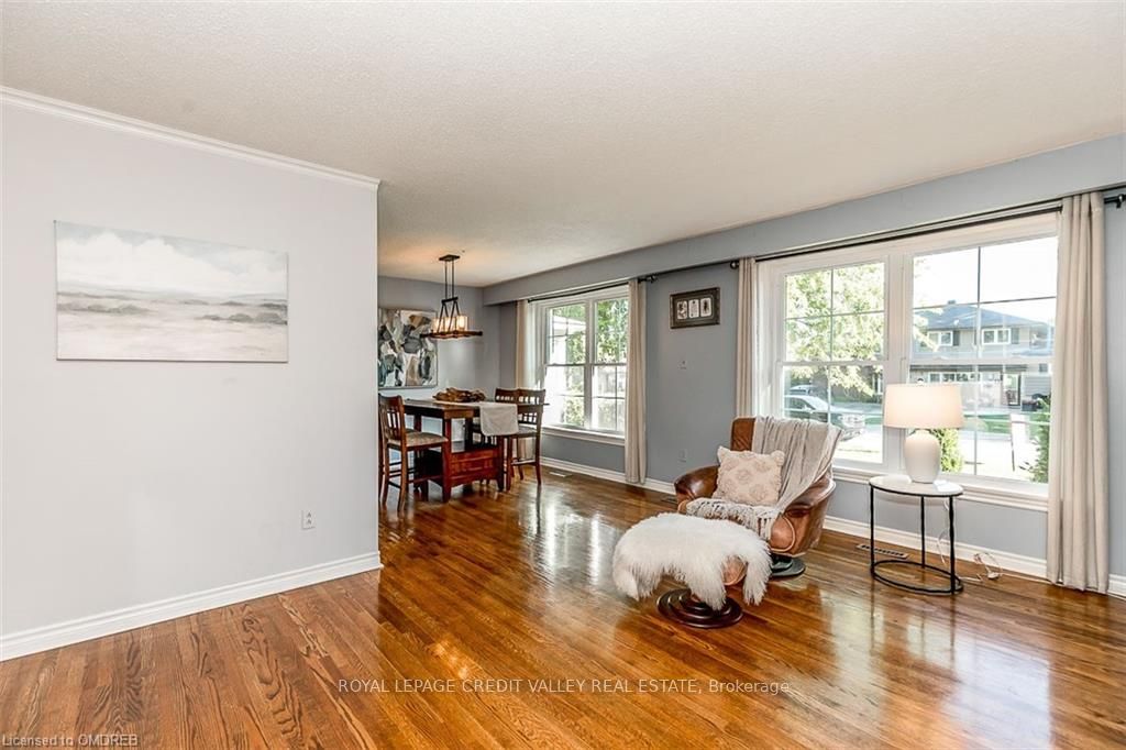 5 Melville Cres