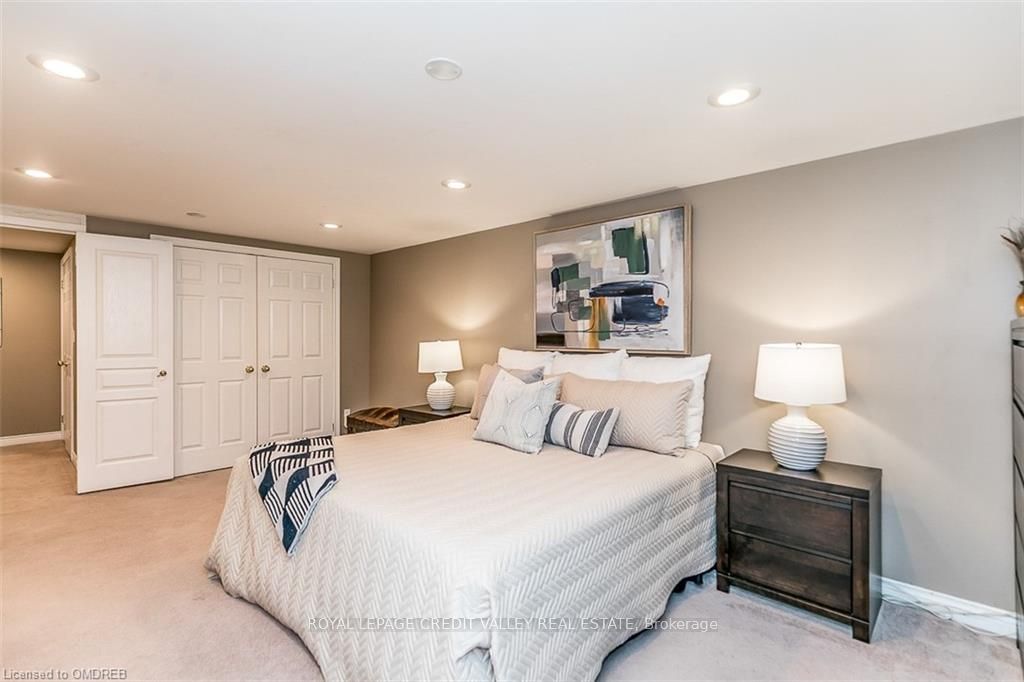 5 Melville Cres