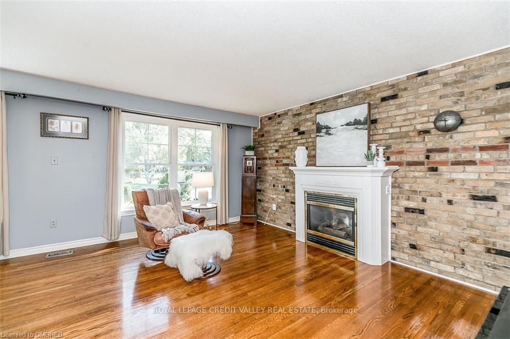5 Melville Cres