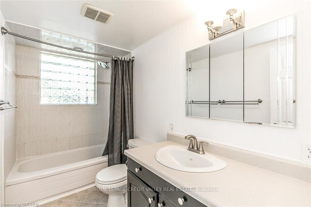 5 Melville Cres