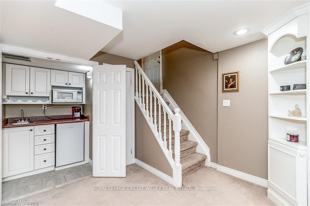 5 Melville Cres