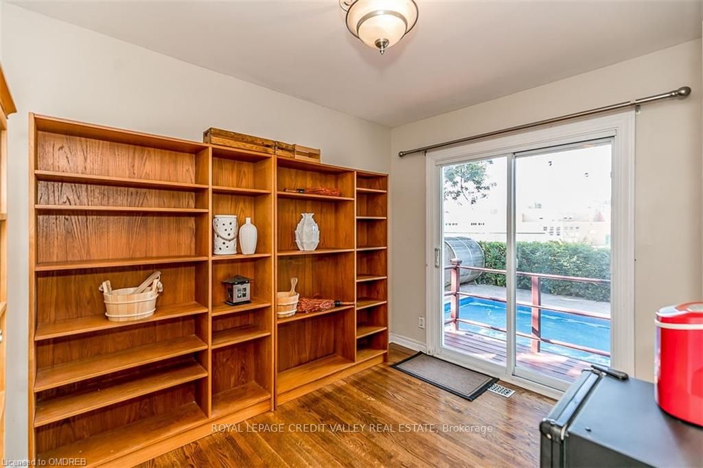 5 Melville Cres