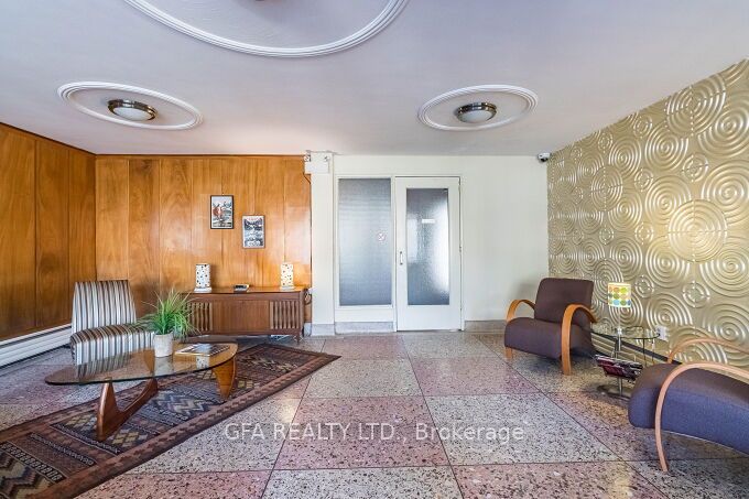 185 Stephen Drive, #404