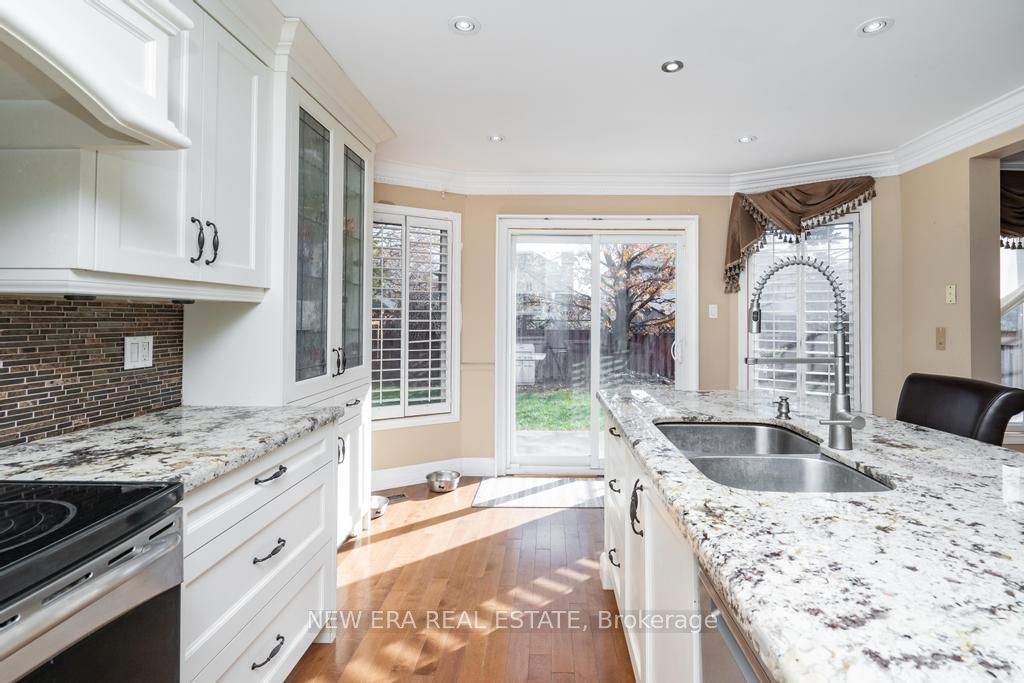 5015 Natkarni Cres
