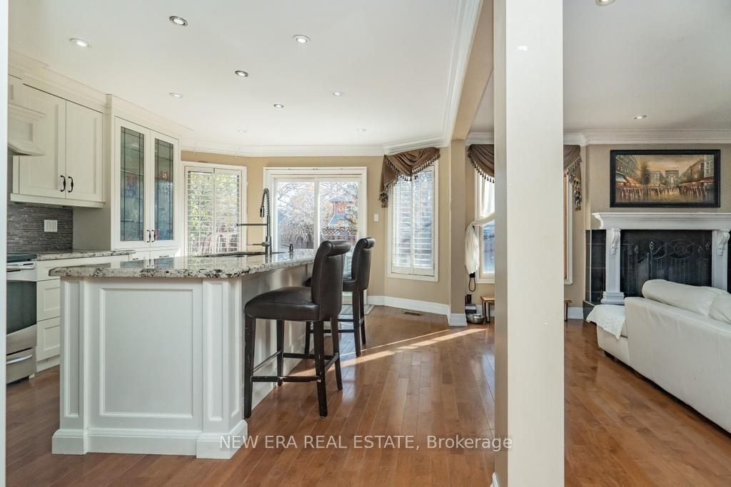 5015 Natkarni Cres