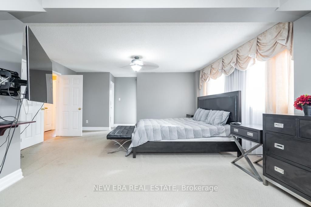 5015 Natkarni Cres