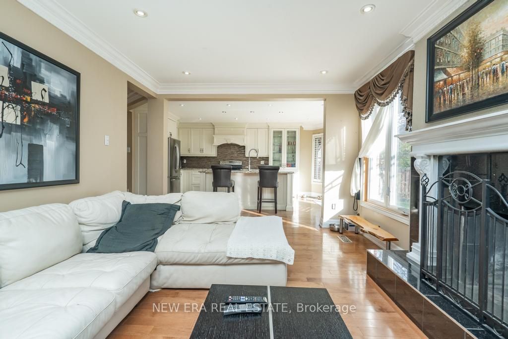 5015 Natkarni Cres
