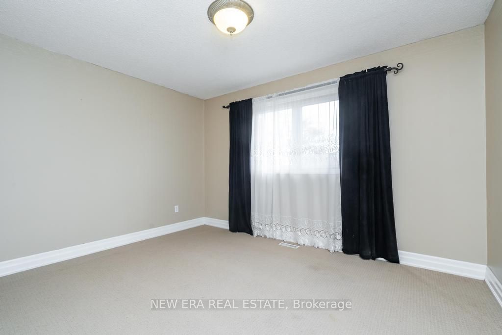 5015 Natkarni Cres