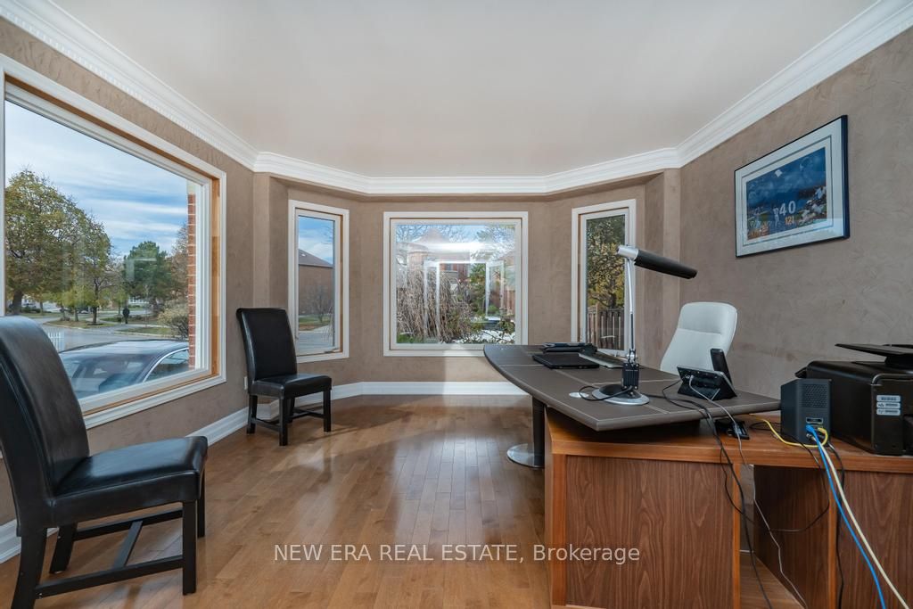 5015 Natkarni Cres