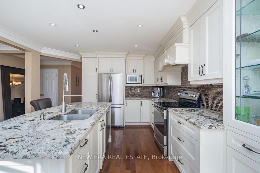 5015 Natkarni Cres