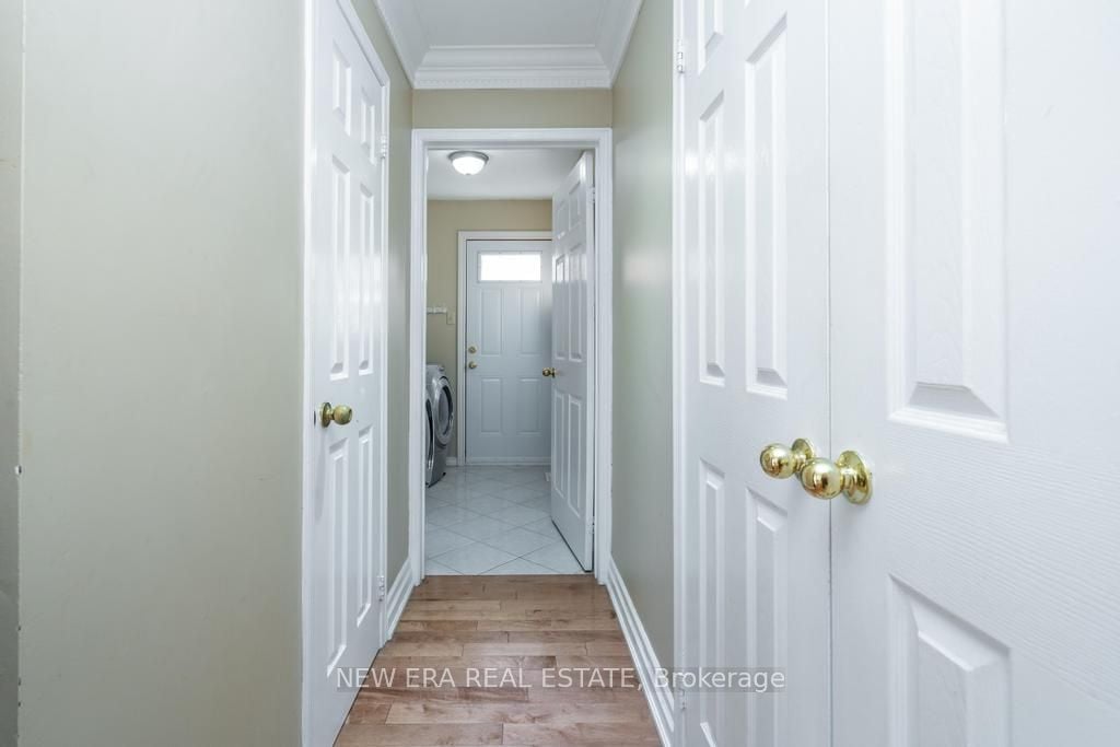 5015 Natkarni Cres