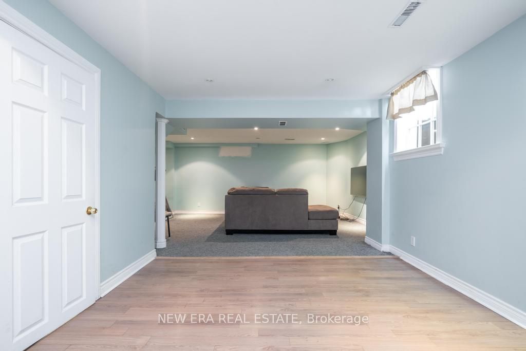 5015 Natkarni Cres