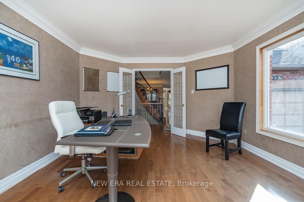 5015 Natkarni Cres