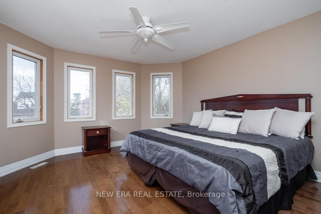5015 Natkarni Cres