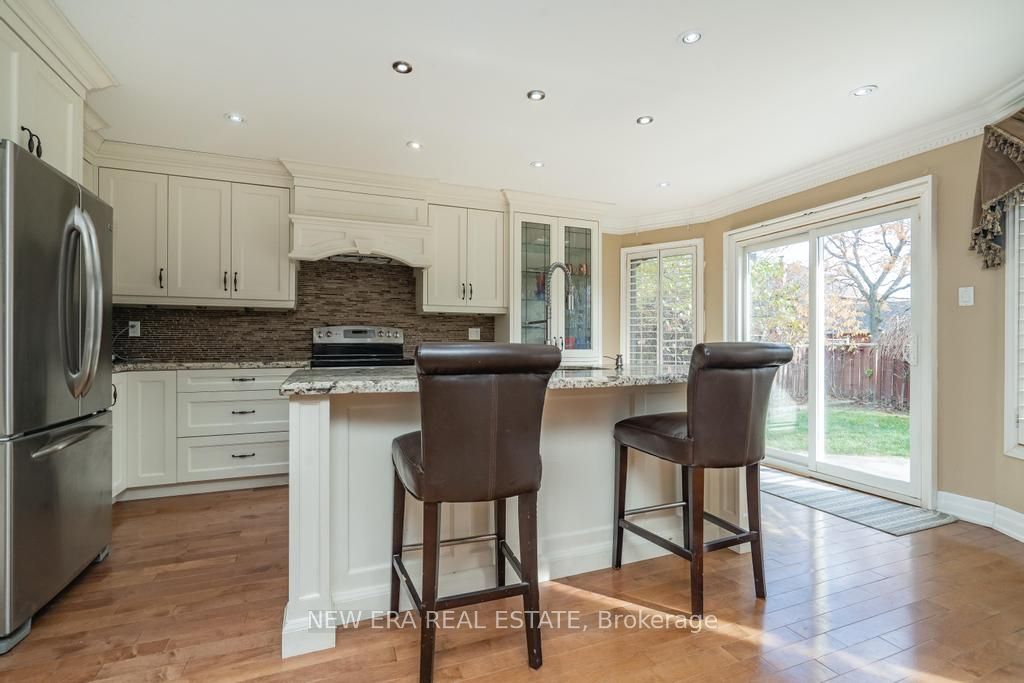 5015 Natkarni Cres