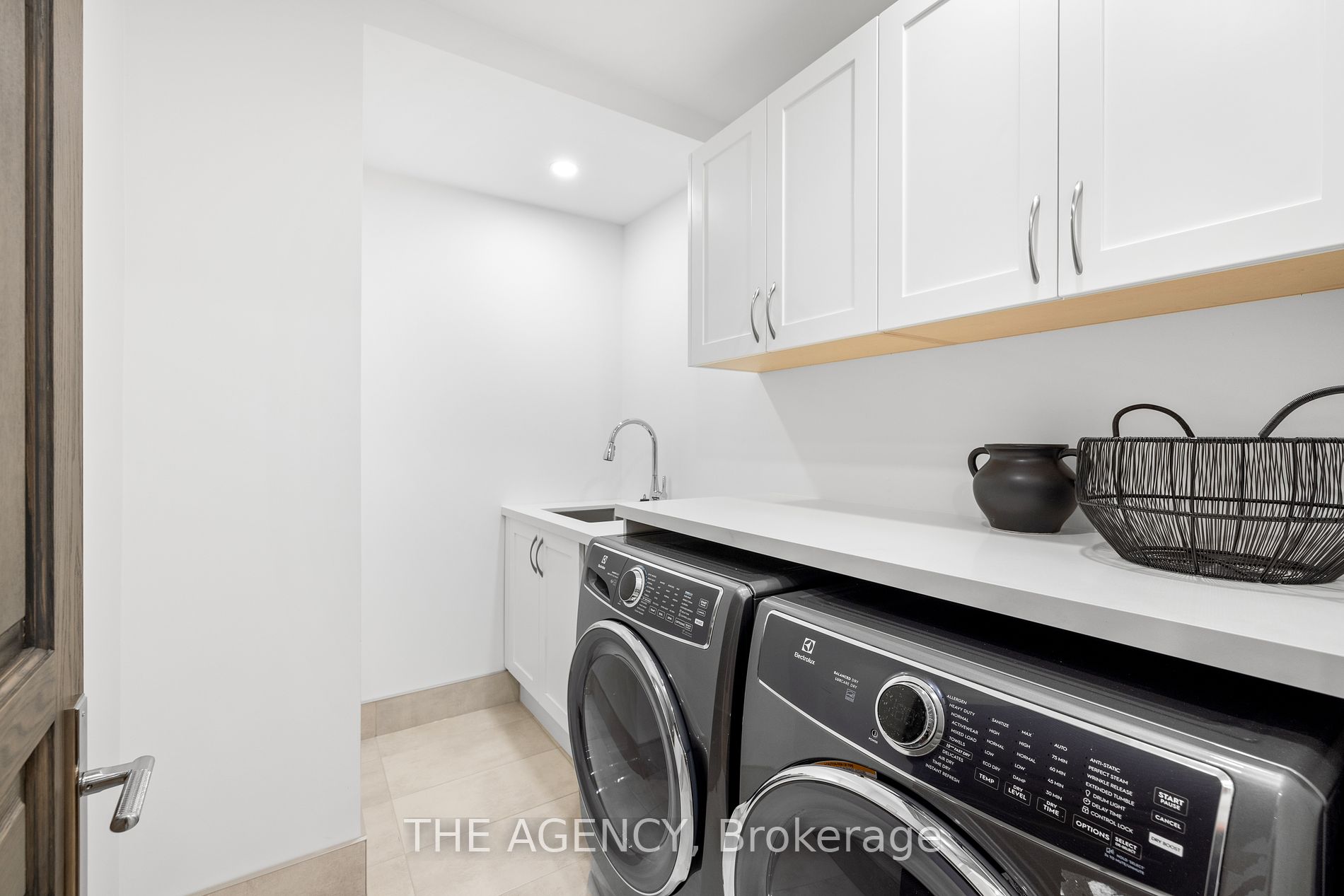 2409 Lakeshore Road