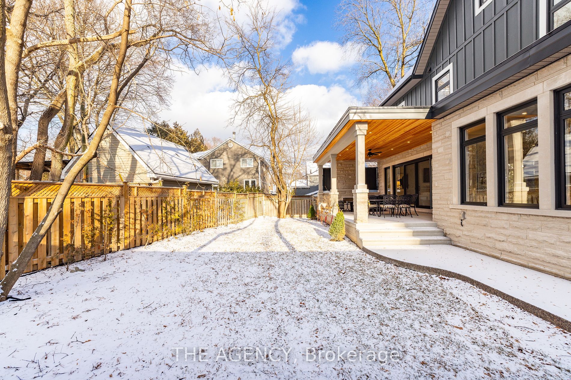 2409 Lakeshore Road