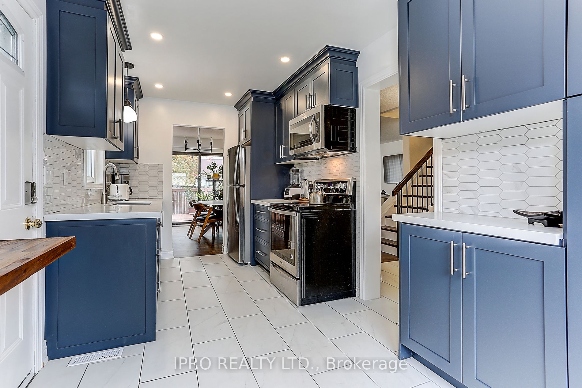12 Nottawasaga Cres