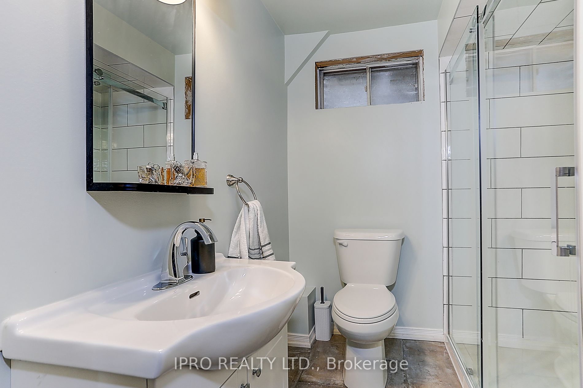 12 Nottawasaga Cres