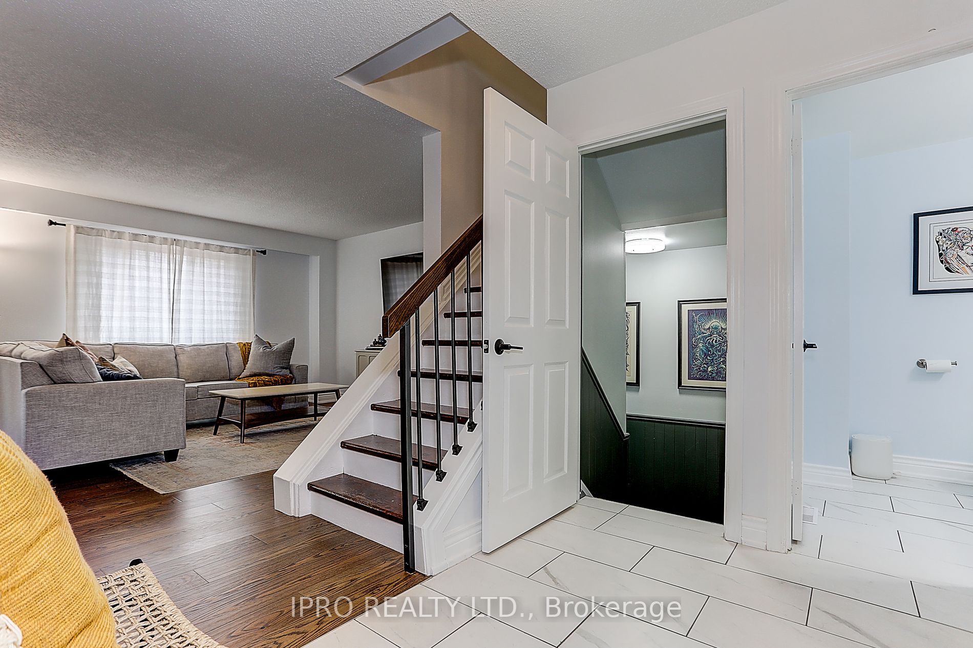 12 Nottawasaga Cres