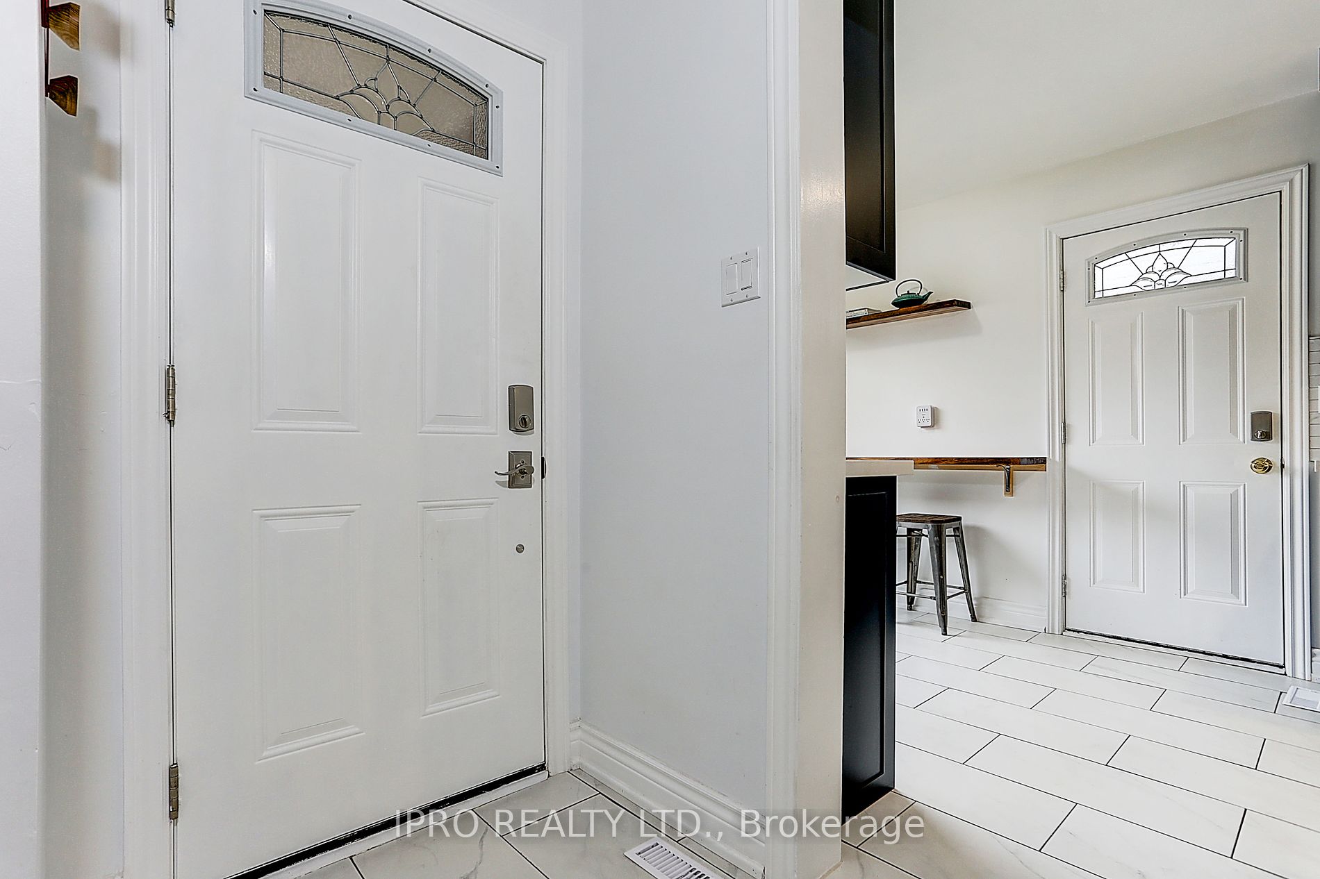 12 Nottawasaga Cres
