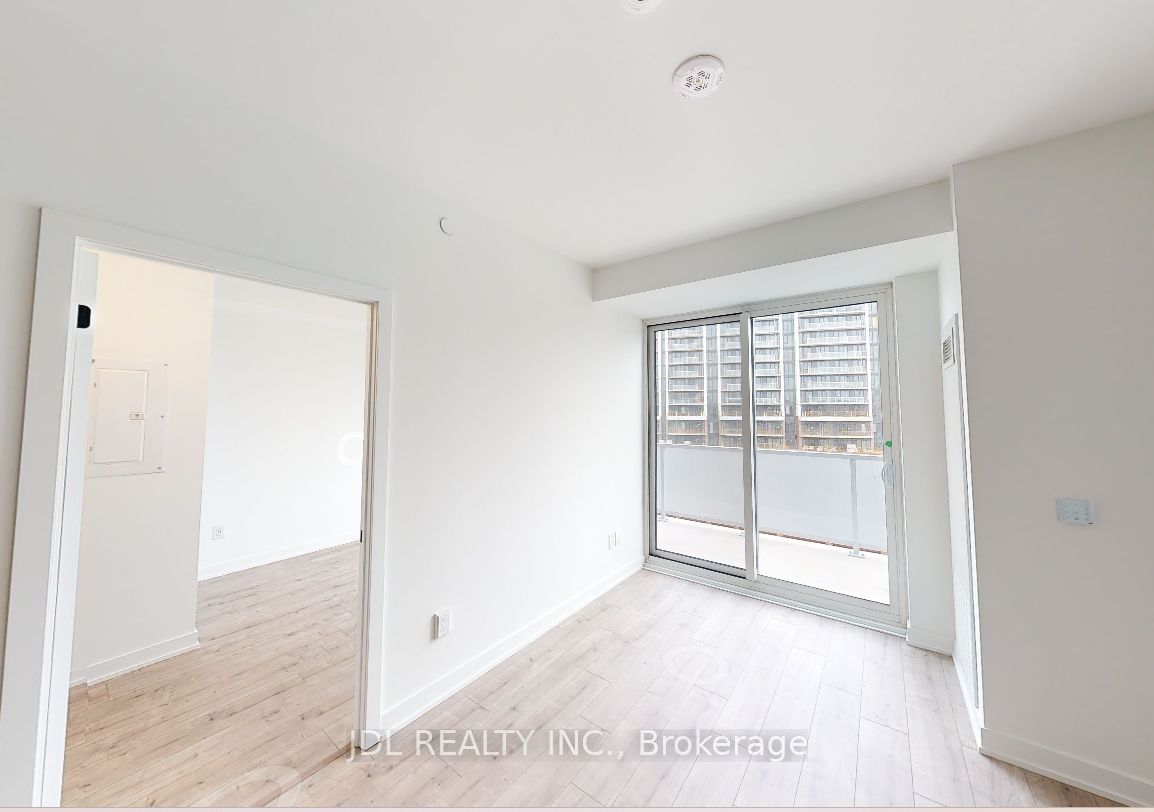 215 Lakeshore Road W #519