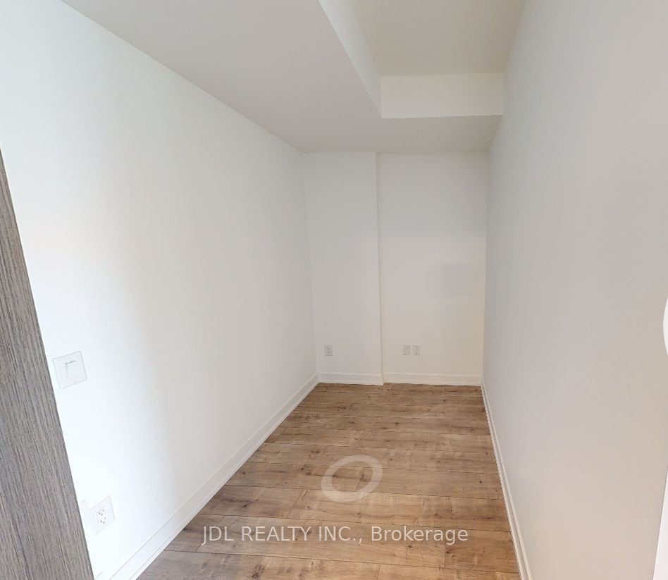 215 Lakeshore Road W #519