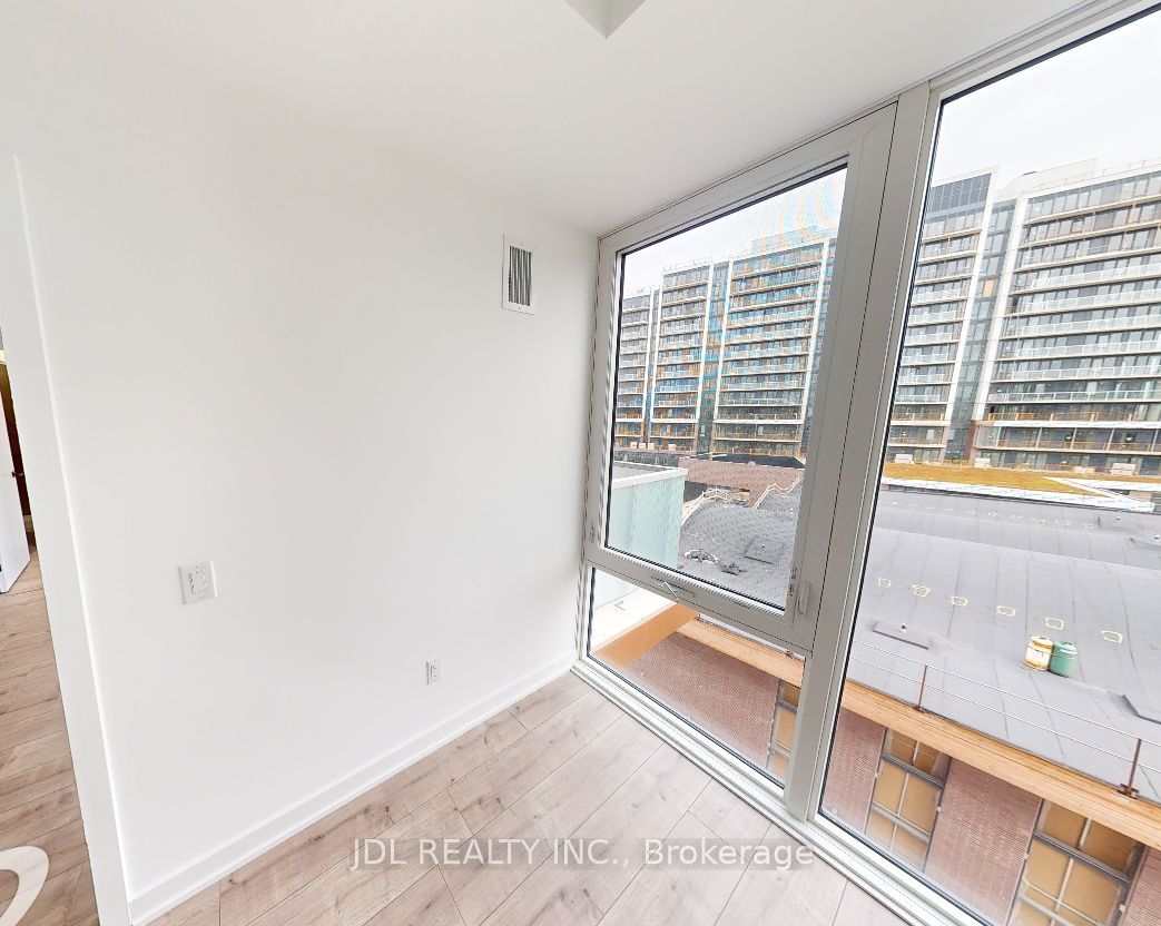 215 Lakeshore Road W #519
