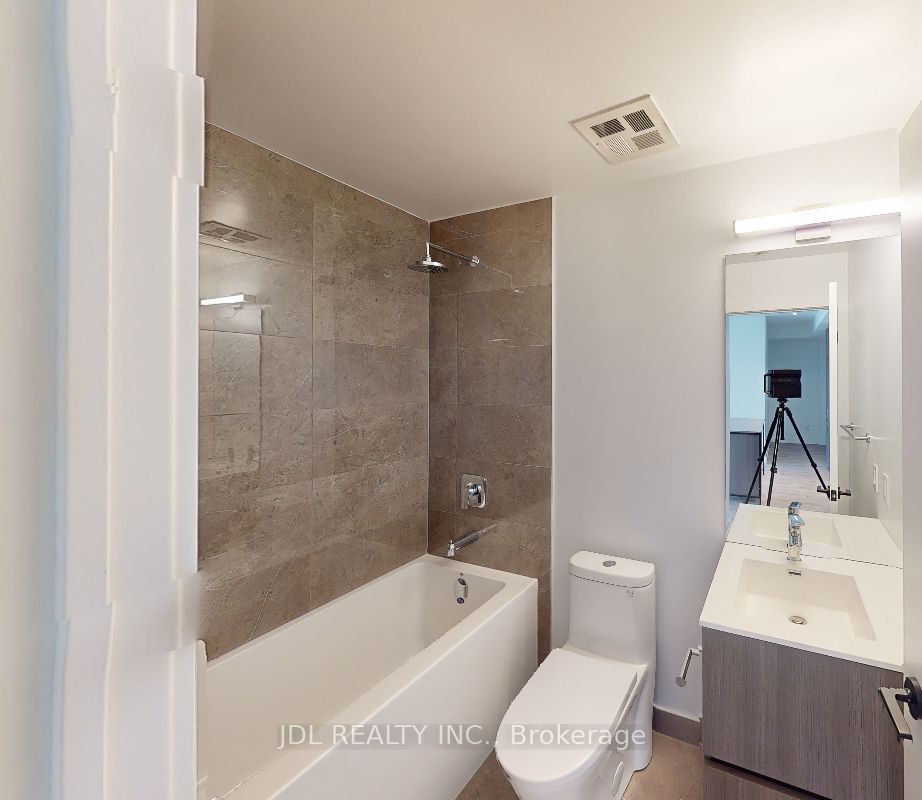 215 Lakeshore Road W #519