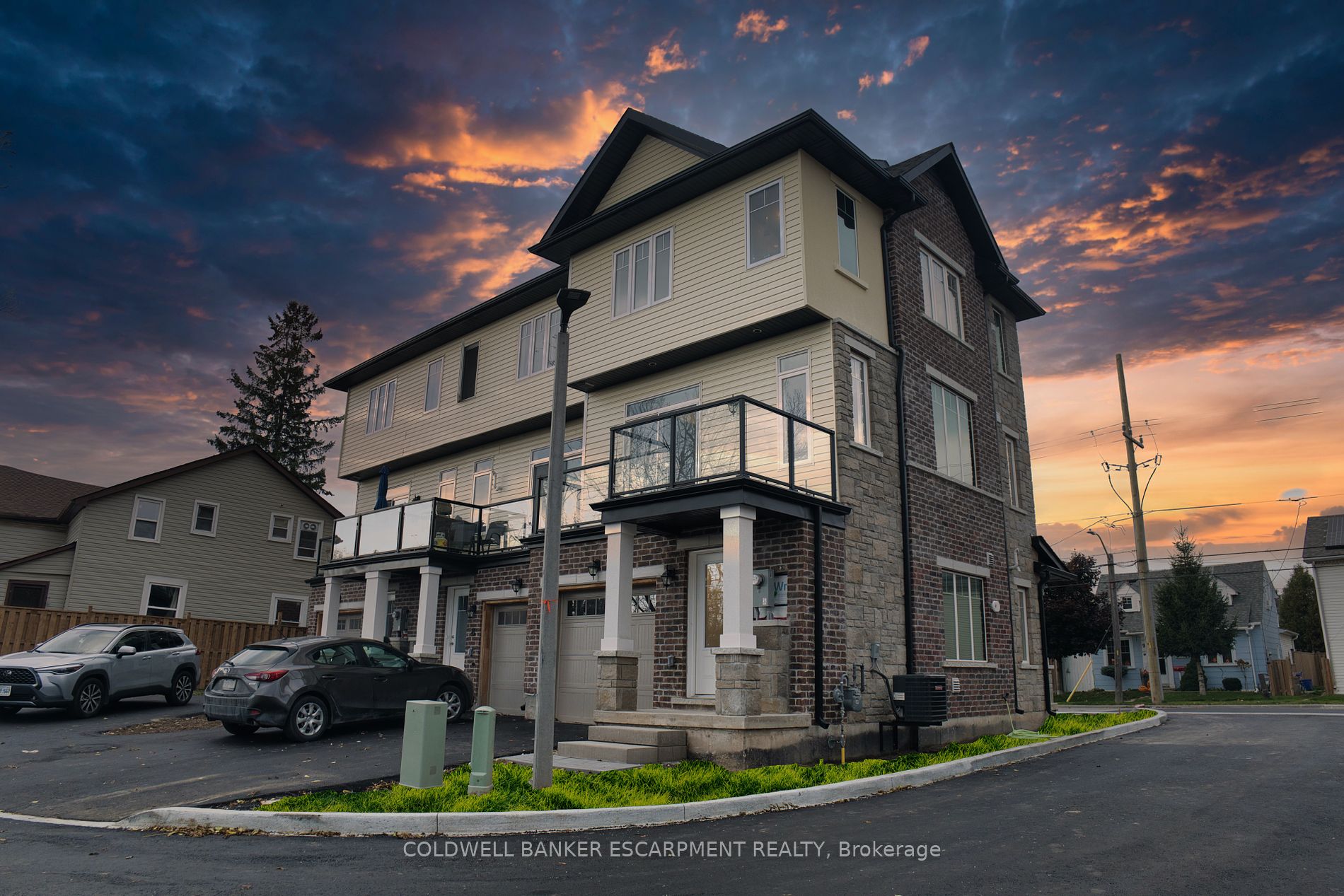 10 Church Street E