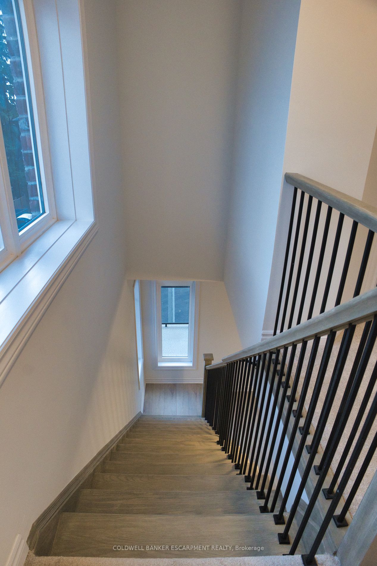 10 Church Street E