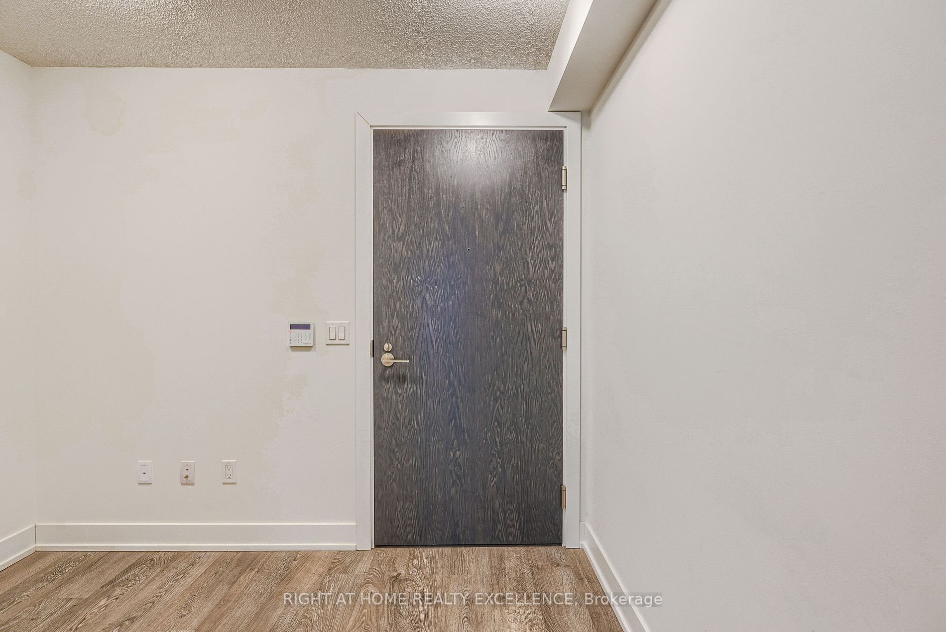 9 Mabelle Avenue #2420