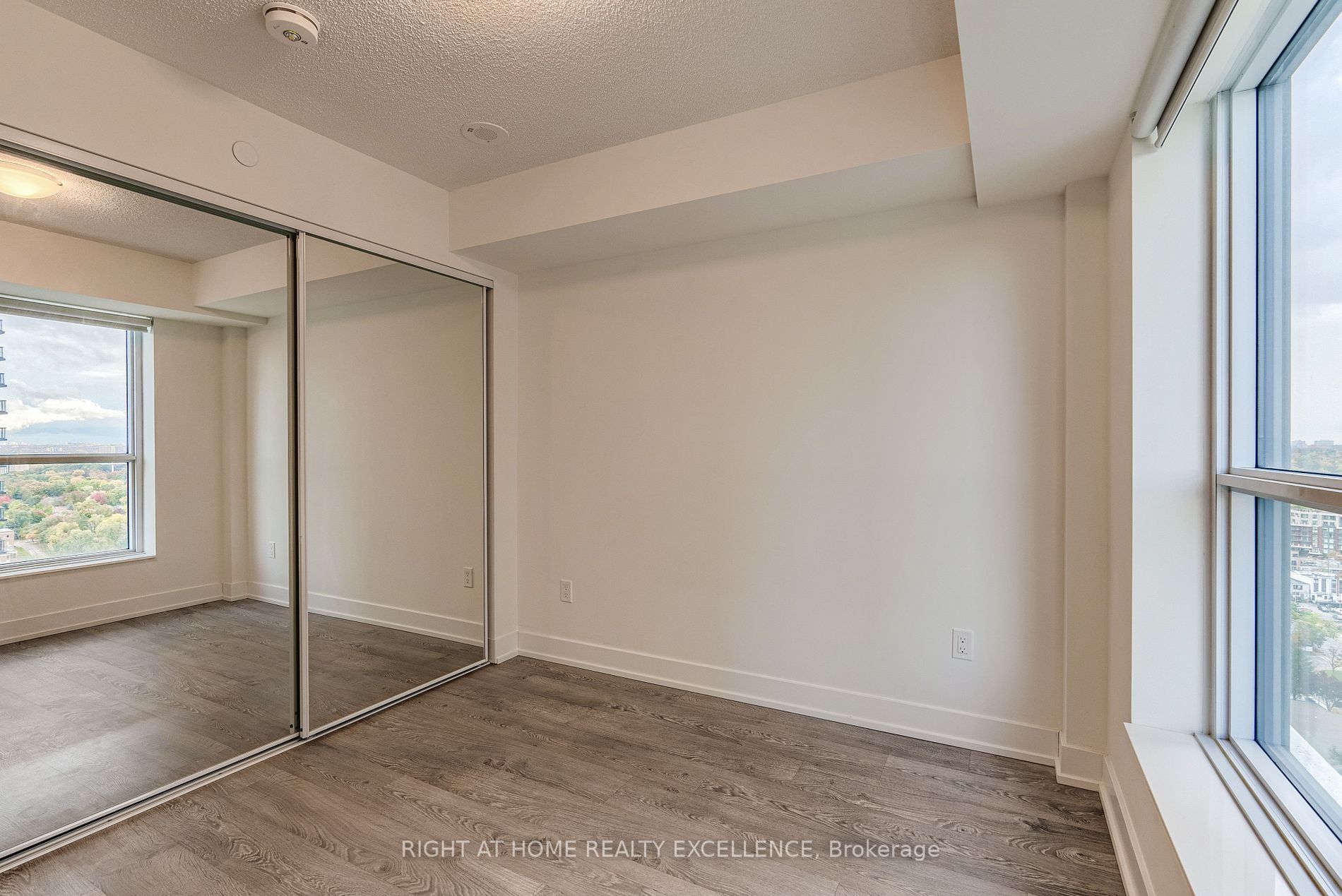 9 Mabelle Avenue #2420