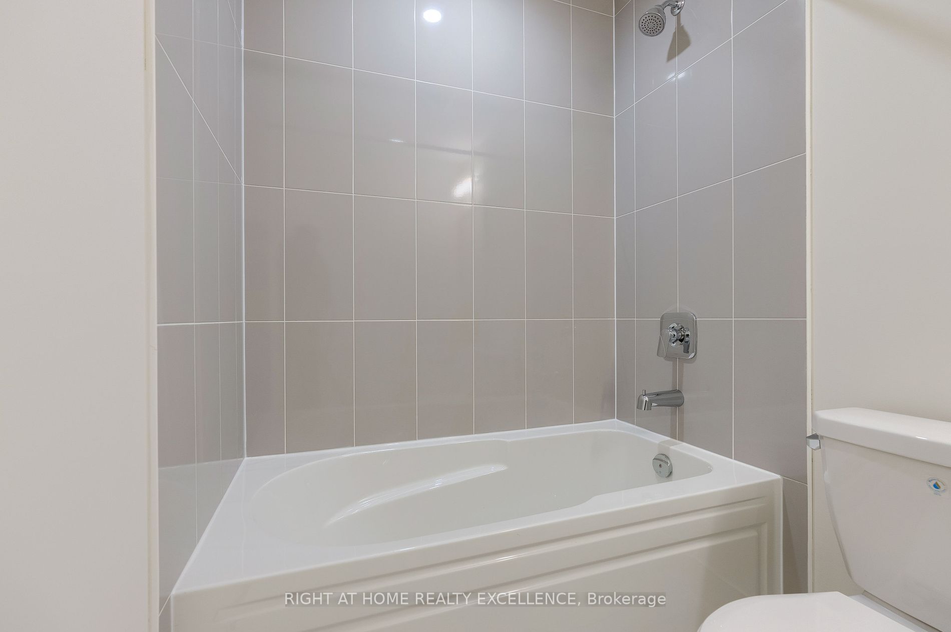35 Watergarden Dr, #2013