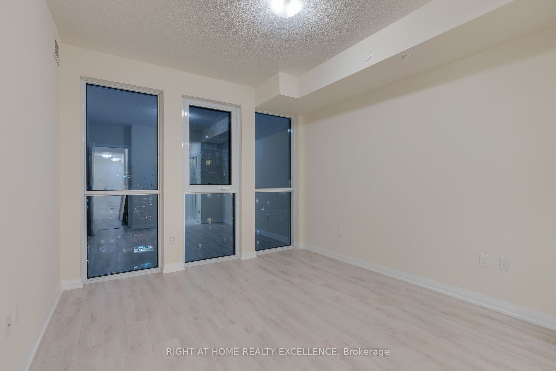 35 Watergarden Dr, #2013