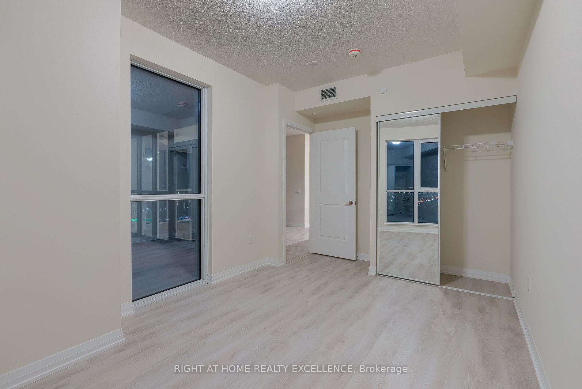 35 Watergarden Dr, #2013