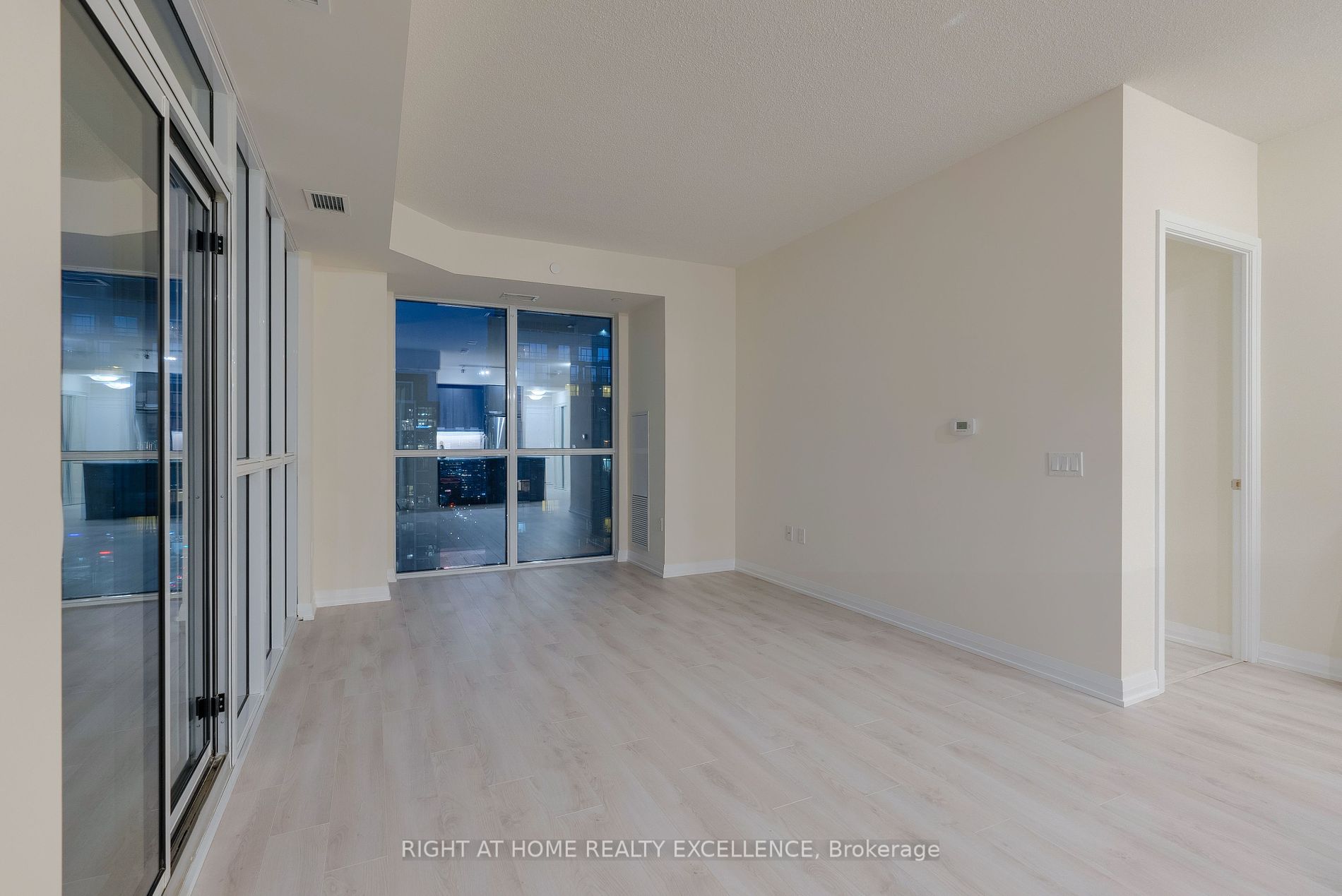 35 Watergarden Dr, #2013