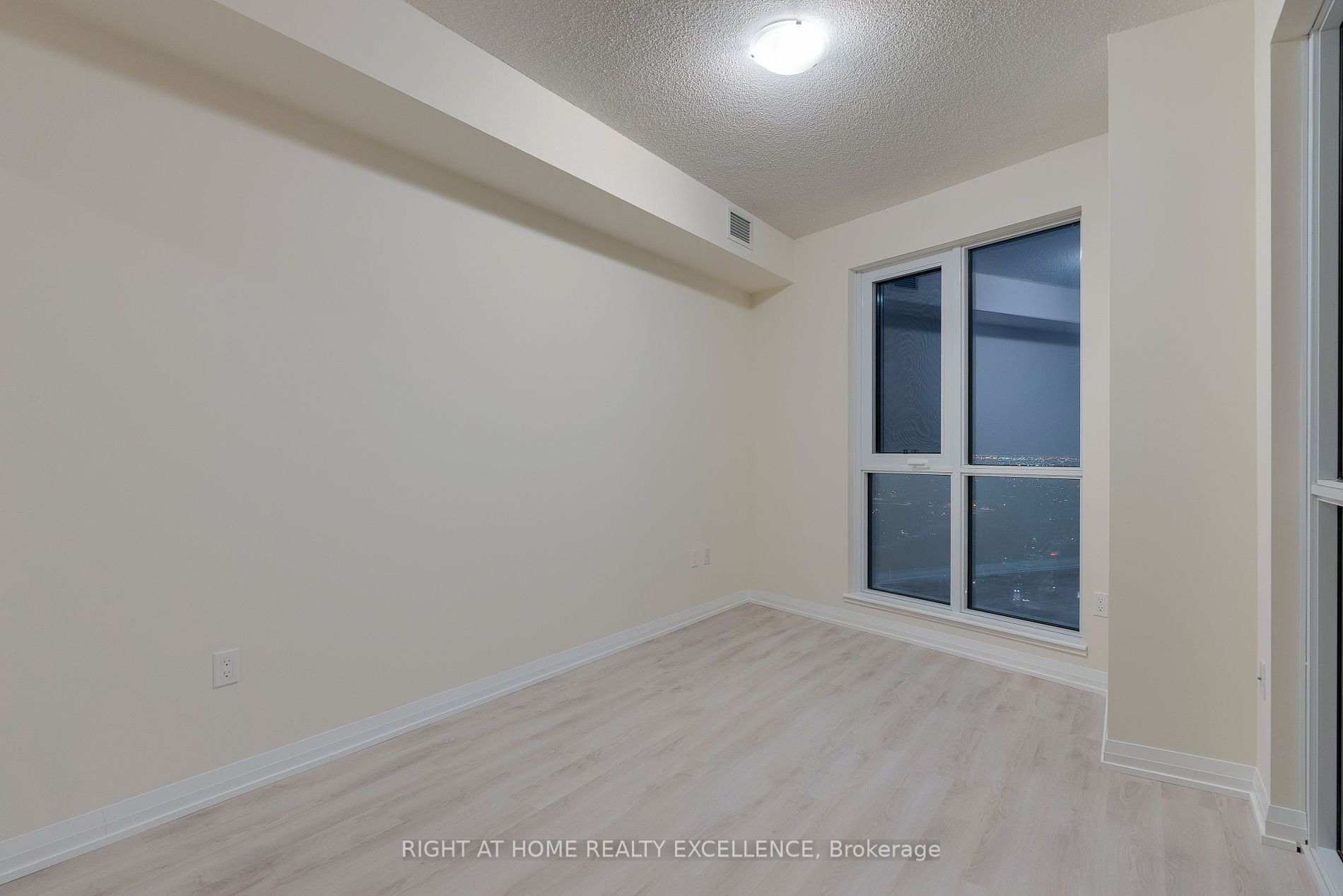 35 Watergarden Dr, #2013