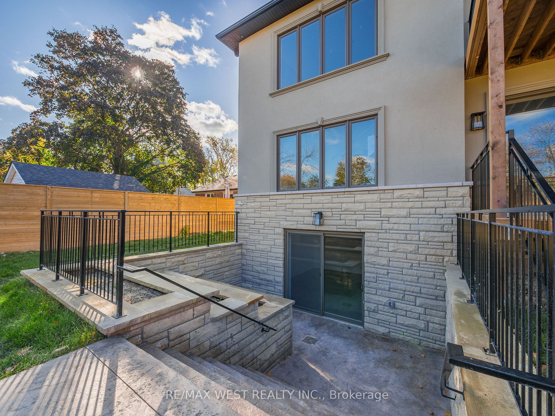 3405 Palgrave Rd