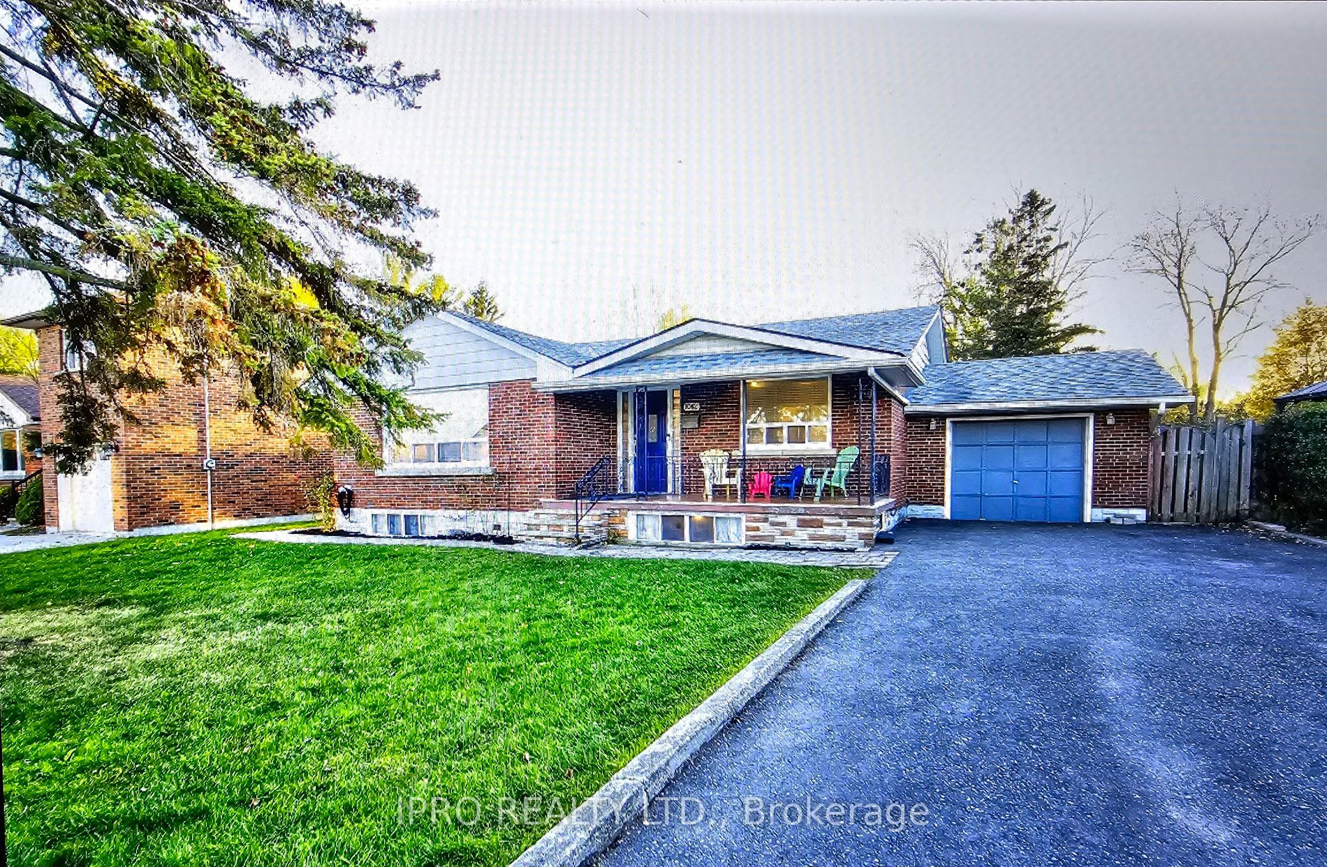 1062 Churchill Ave