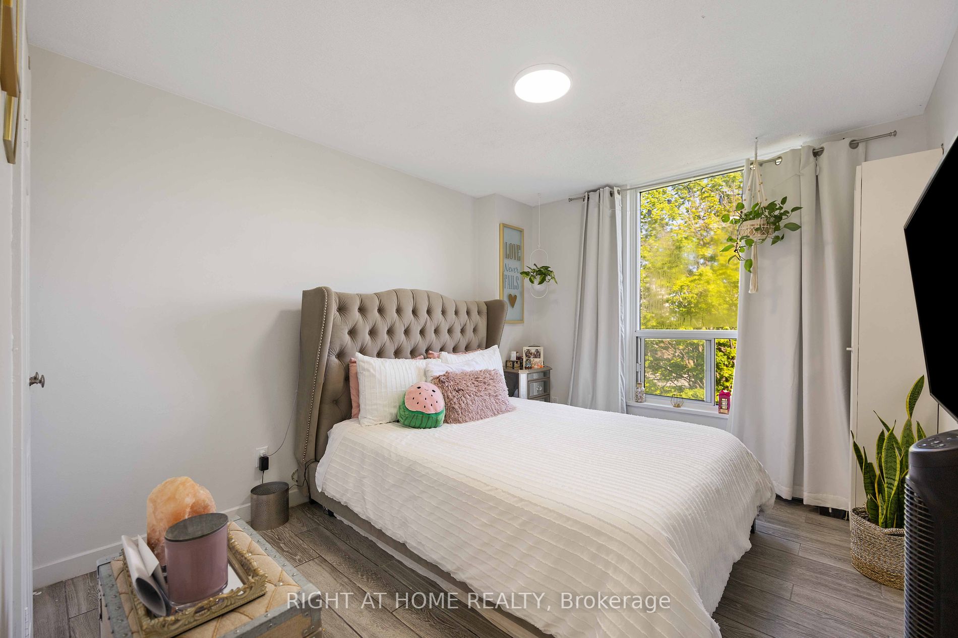 15 London Green Crt, #509