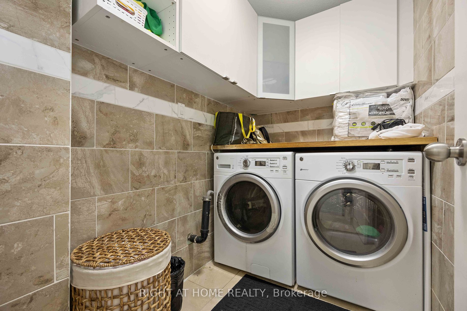 15 London Green Crt, #509