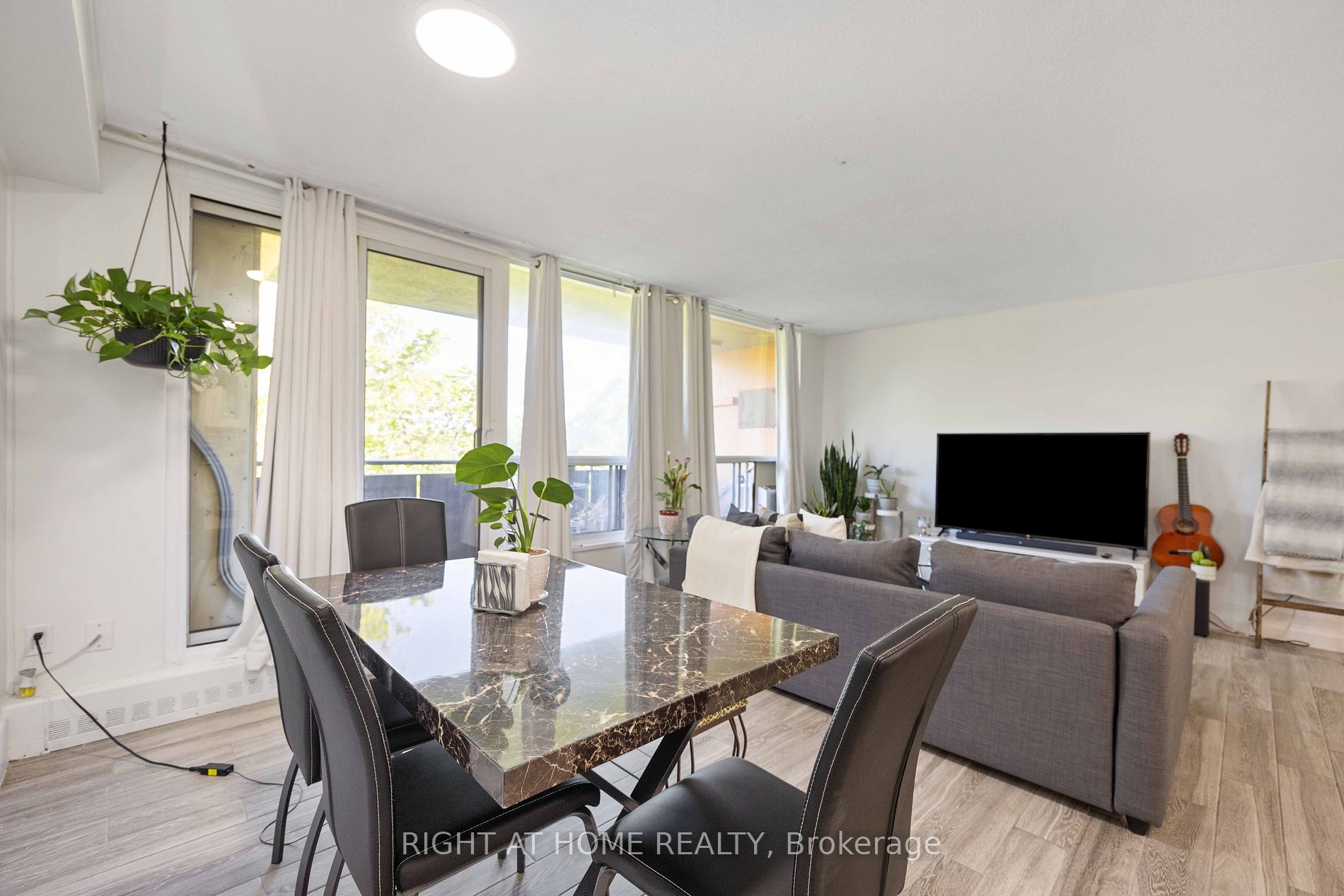 15 London Green Crt, #509