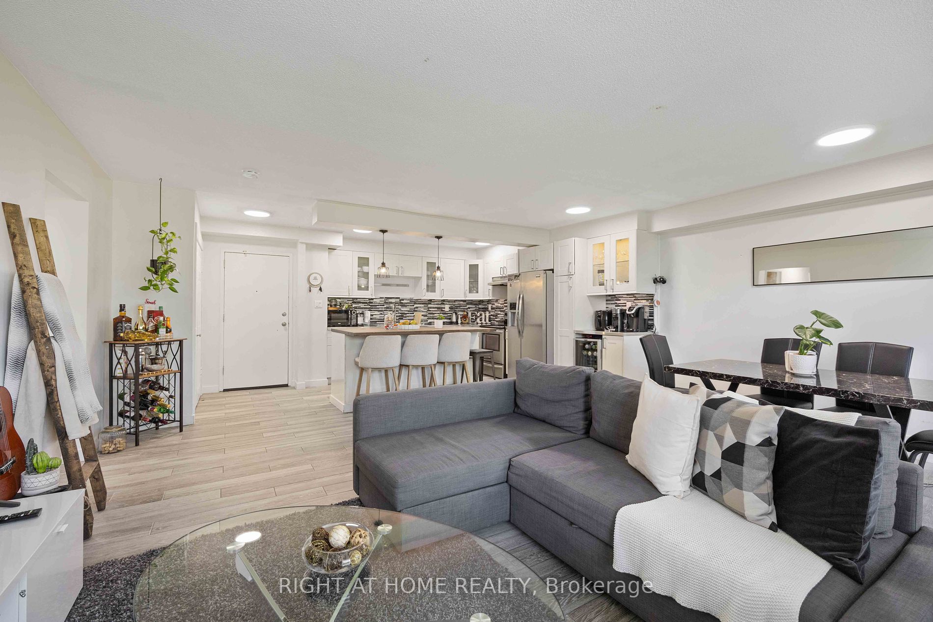 15 London Green Crt, #509
