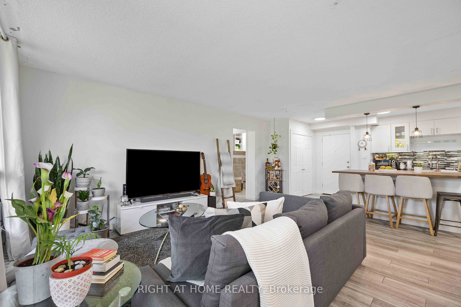 15 London Green Crt, #509